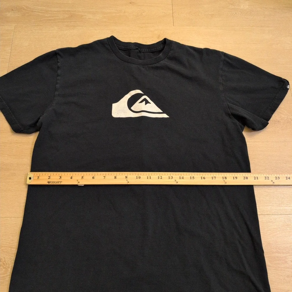 Y2K Quiksilver Men Large Graphic T-Shirt Black Short Sleeve Mountain Wave Logo
